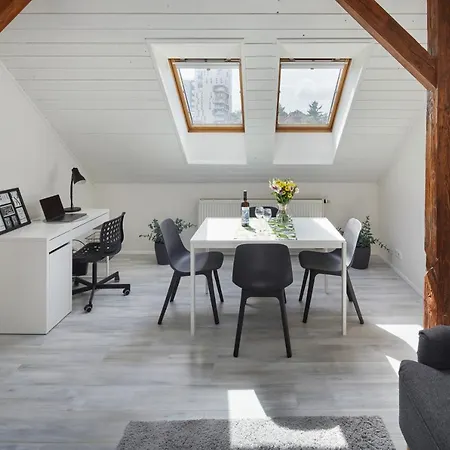 Airy Rooftop Flat In Michle By Days *