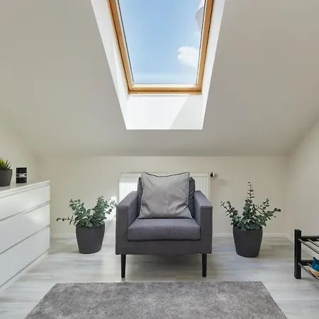 Airy Rooftop Flat In Michle By Days Prague